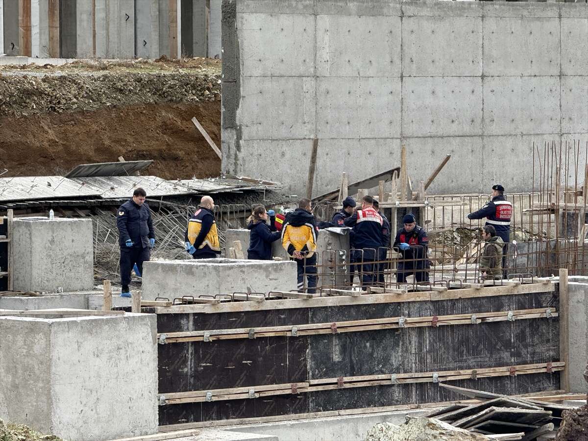 İşçiler tonlarca betonun altında kaldı! 1 ölü, 2 yaralı var 8